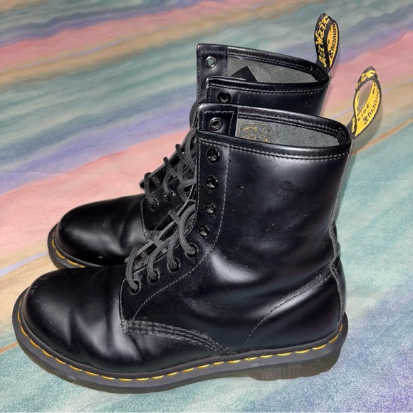 Dr Martens Boots 11821 Women’s size 7 Combat Lace Up Smooth Leather Original - Picture 1 of 8